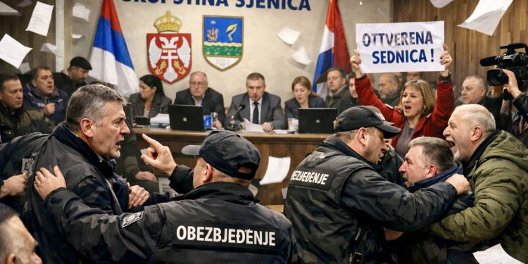 /VIDEO/ Sjenica: Napeta sjednica Skupštine opštine – sukobi, buka i optužbe za nelegalan rad vlasti