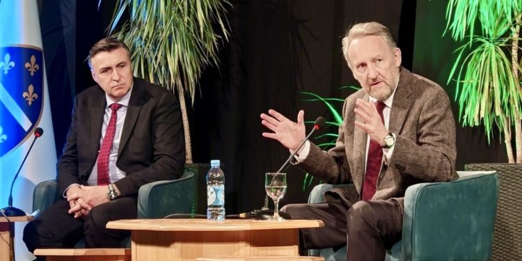 Izetbegović u Zavidovićima: Eksperiment s Trojkom otvorio oči i narodu i međunarodnoj zajednici