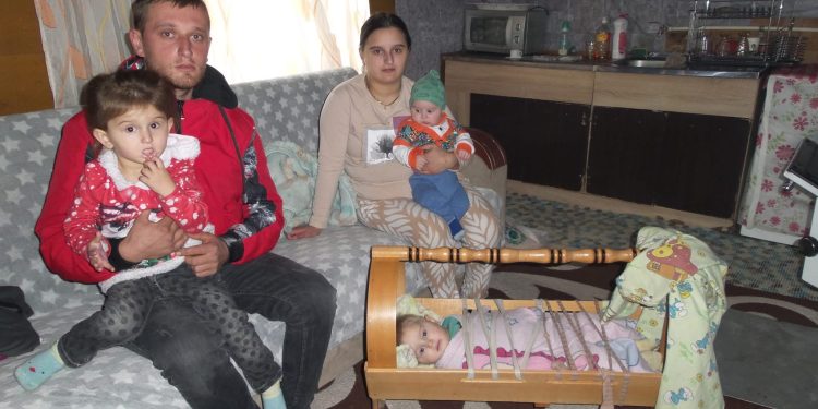 Humanitarac Hido Muratović obišao porodicu Fejzić u Balotićima kod Rožaja