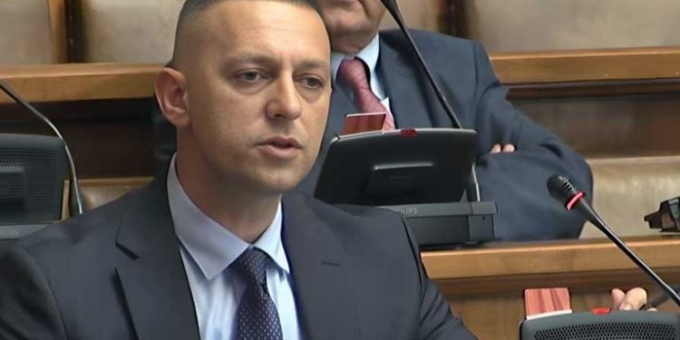 /VIDEO/ ŠKRIJELJ: ZAPOSLENI U JAVNOJ UPRAVI- TAOCI POLITIKE OVOG REŽIMA