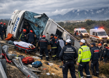 Teška saobraćajna nesreća: Autobus sletio s puta, osam poginulih