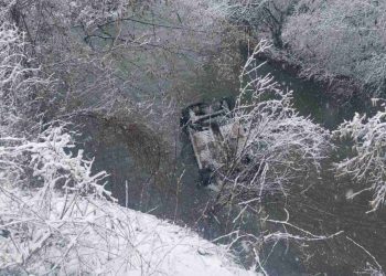 Drama kod Bijelog Polja: Automobil s četiri žene sletio u rijeku, brza reakcija mještana i vatrogasaca spriječila tragediju