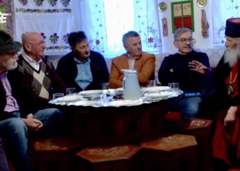 /VIDEO/ Mitropolit Mihailo i fra Mirko iftarili kod derviša Salema Šehovića: Zajedništvo u tišini prve ramazanske noći