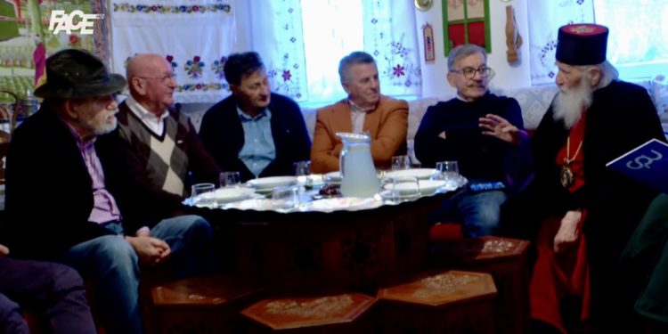 /VIDEO/ Mitropolit Mihailo i fra Mirko iftarili kod derviša Salema Šehovića: Zajedništvo u tišini prve ramazanske noći