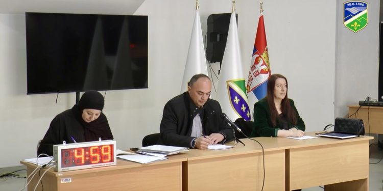 /VIDEO/ Održana sjednica Skupštine opštine Tutin uz raspravu vlasti i opozicije o aktuelnim pitanjima