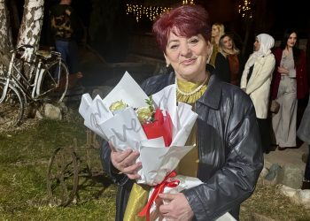 Emotivan ispraćaj u Tutinu: Bisera Etemović nakon 45 godina otišla u zasluženu penziju