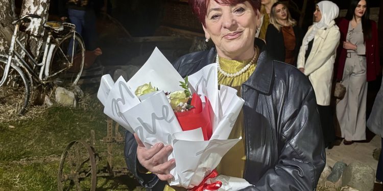 Emotivan ispraćaj u Tutinu: Bisera Etemović nakon 45 godina otišla u zasluženu penziju