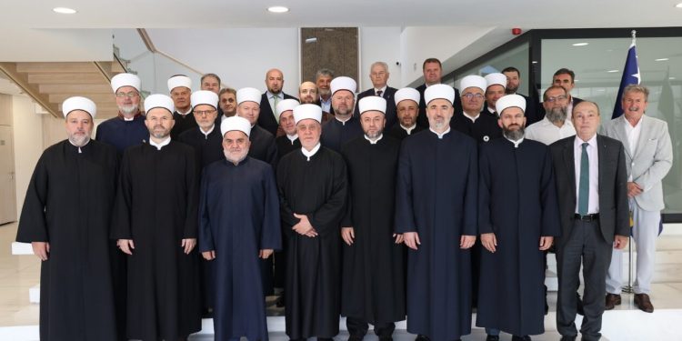 Kavazović u Sarajevu ugostio potpisnike Povelje o vraćanju jedinstva Islamske zajednice u Srbiji